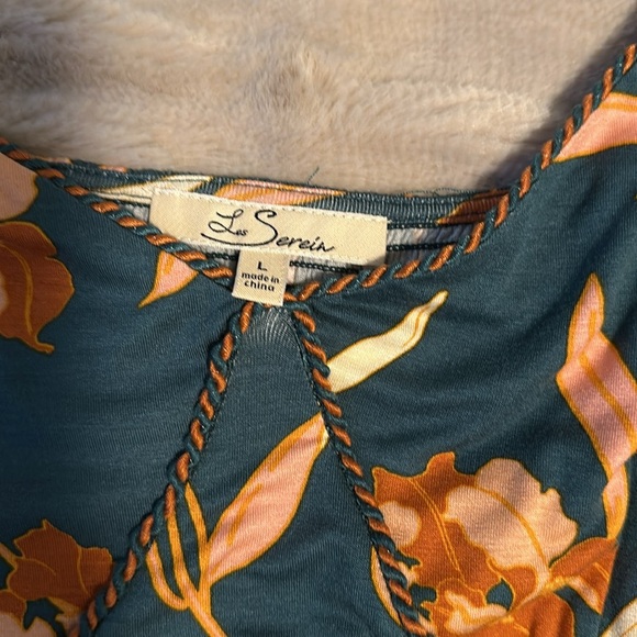 Floral contrast with Geometric pattern - Picture 4 of 6